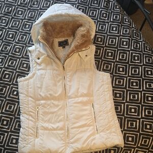 Love Tree Ivory Quilted Vest with Faux Fur Hood
